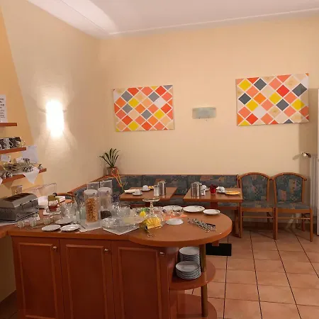 National בית הארחה